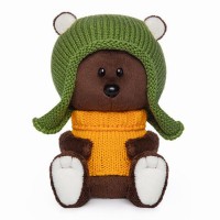 Медведь Федот в шапочке и свитере